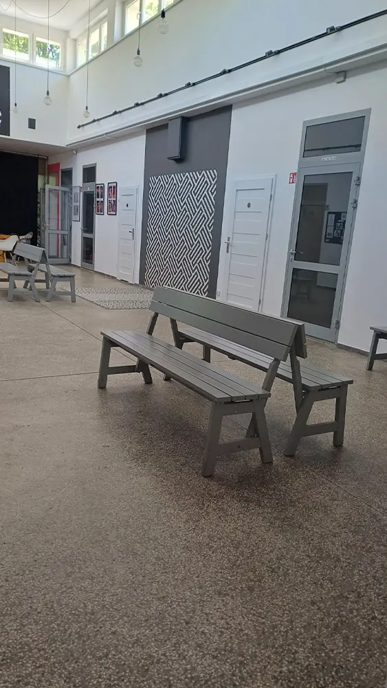 Korytarz szkoły przy ul. Kruszwickiej 8a we Wrocławiu